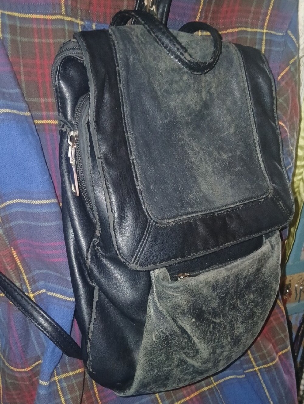 Wilsons Leather Y2K Vintage Black Leather Backpack Broken Magnetic Snap